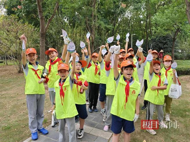 乐享劳动正当时！和平公园来了绿色小记者团(图2)