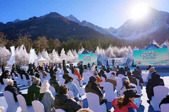 毕棚沟迎来年内第100万名游客 四川理县“雪地蹦迪”拉满冬游氛围｜冬游四川(图2)